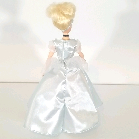 Disney Collection Cinderella Poseable Doll - Picture 5 of 8